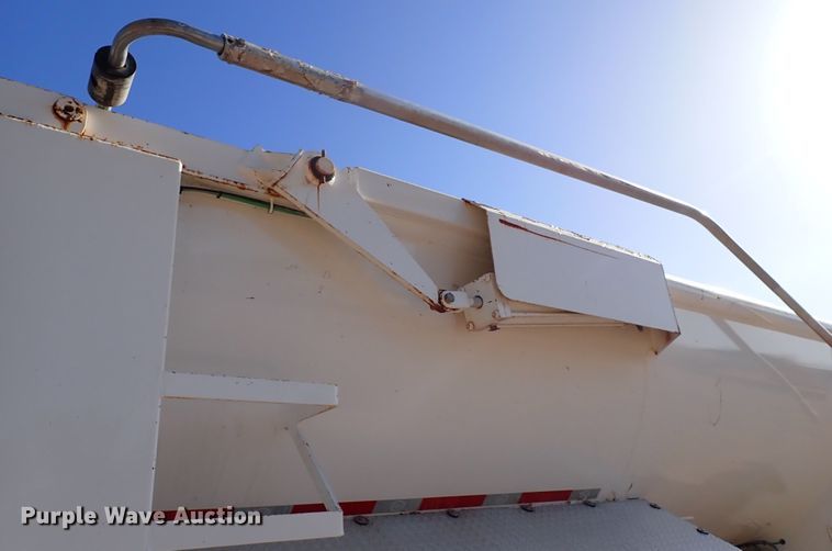 image for item LU9053 2017 MAC  end dump trailer