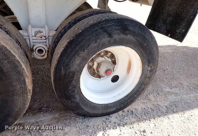 image for item LU9053 2017 MAC  end dump trailer