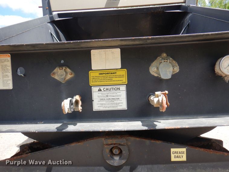 image for item MF9616 2006 Midland MG38TC3000  bottom dump trailer