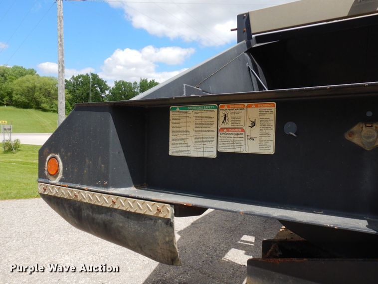 image for item MF9616 2006 Midland MG38TC3000  bottom dump trailer
