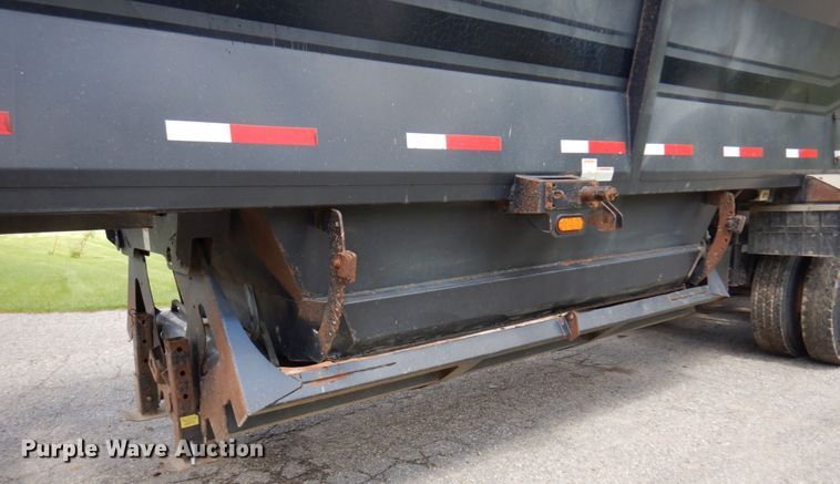 image for item MF9616 2006 Midland MG38TC3000  bottom dump trailer