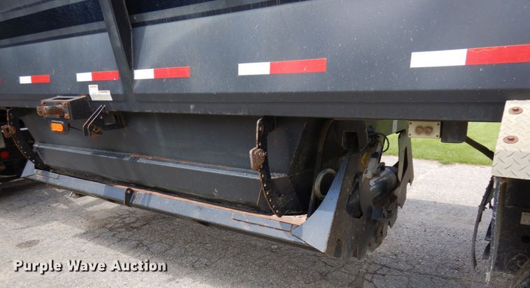 image for item MF9616 2006 Midland MG38TC3000  bottom dump trailer