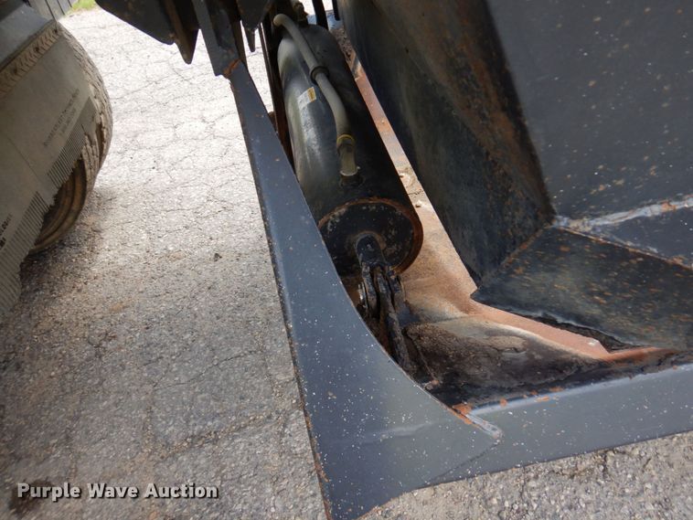 image for item MF9616 2006 Midland MG38TC3000  bottom dump trailer