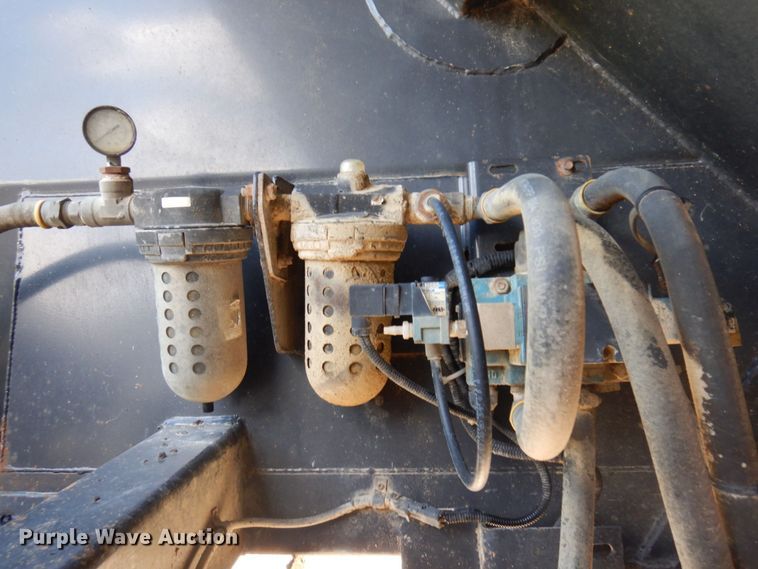 image for item MF9616 2006 Midland MG38TC3000  bottom dump trailer