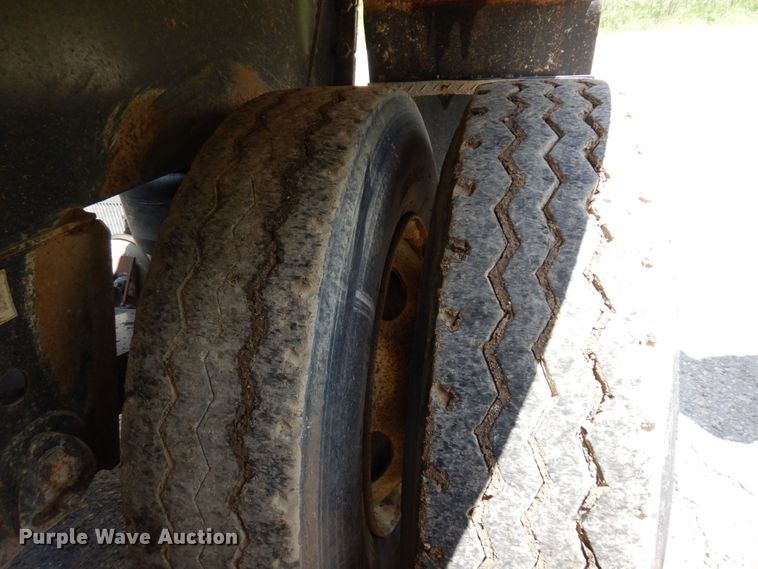 image for item MF9616 2006 Midland MG38TC3000  bottom dump trailer