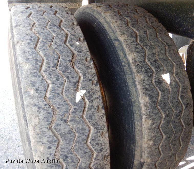 image for item MF9616 2006 Midland MG38TC3000  bottom dump trailer