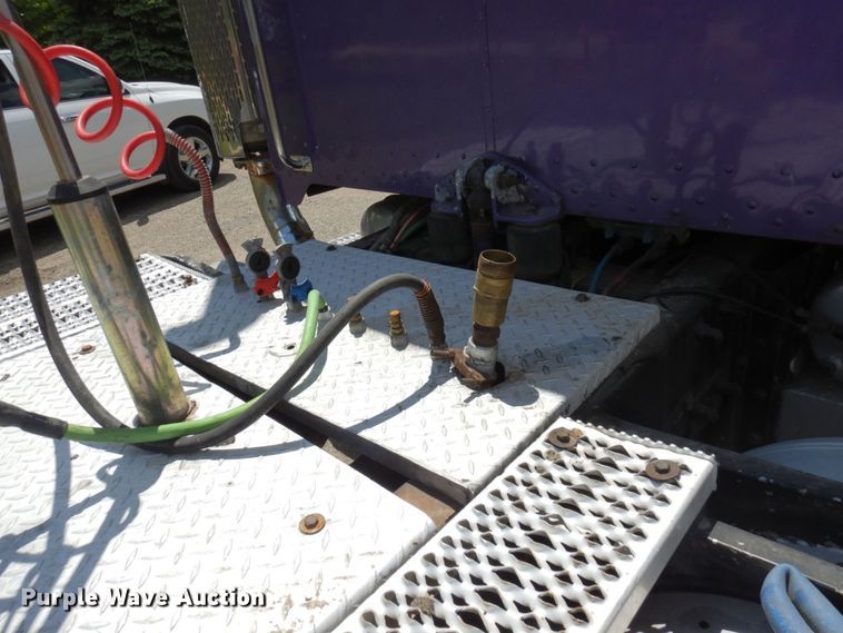 image for item MF9617 1998 Peterbilt 379  semi truck