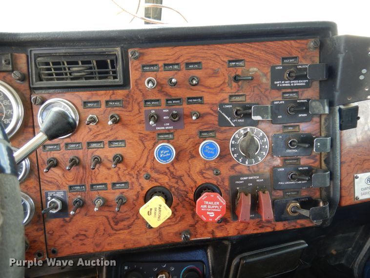 image for item MF9617 1998 Peterbilt 379  semi truck