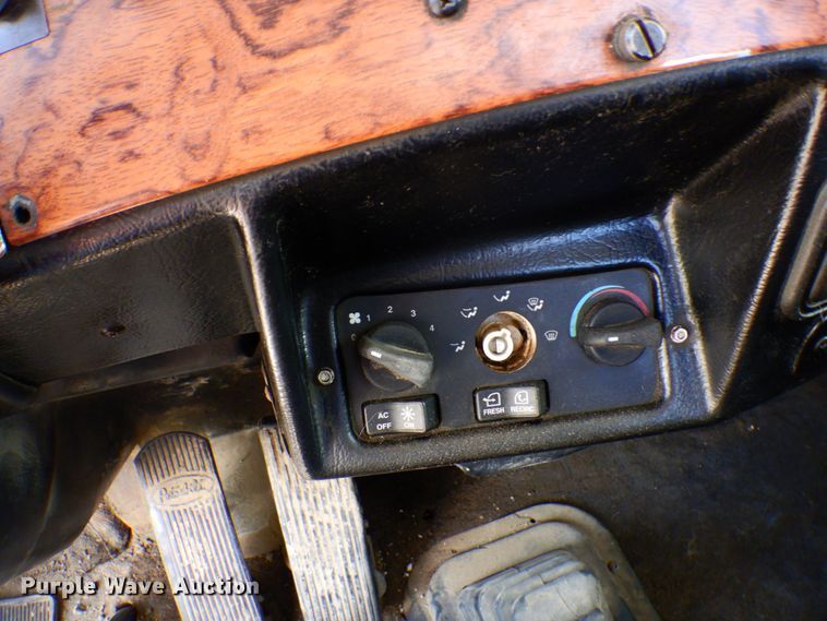 image for item MF9617 1998 Peterbilt 379  semi truck