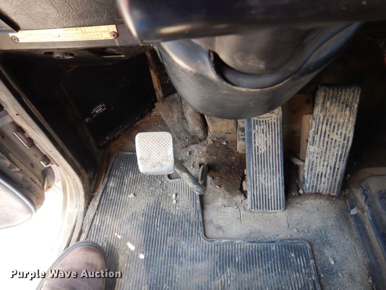 image for item MF9617 1998 Peterbilt 379  semi truck