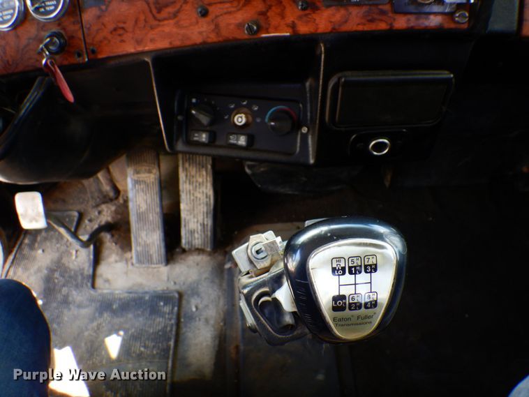 image for item MF9617 1998 Peterbilt 379  semi truck