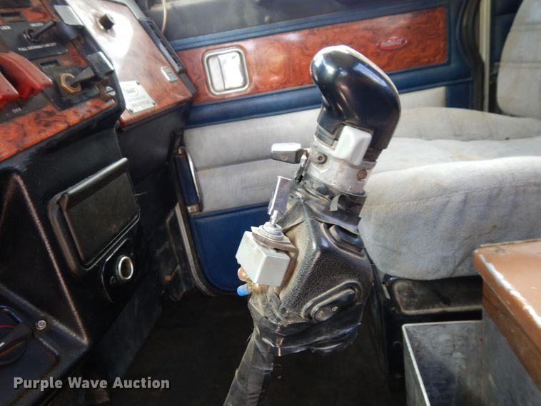 image for item MF9617 1998 Peterbilt 379  semi truck