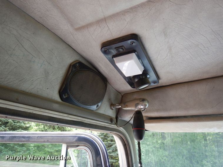 image for item MF9617 1998 Peterbilt 379  semi truck