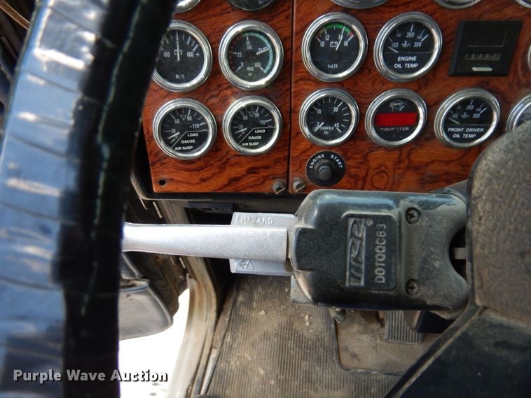 image for item MF9617 1998 Peterbilt 379  semi truck