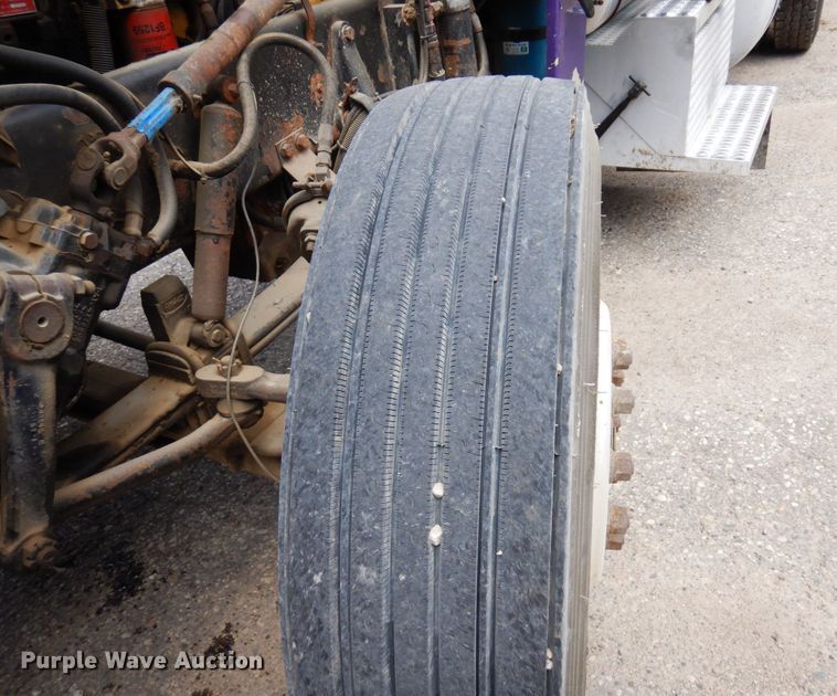 image for item MF9617 1998 Peterbilt 379  semi truck