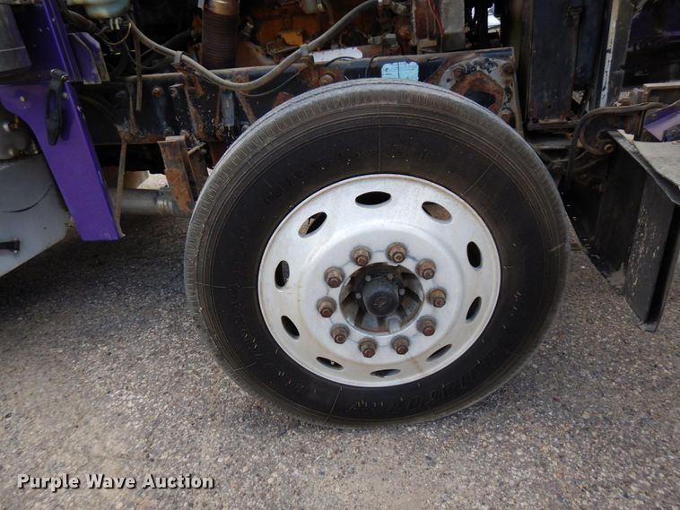 image for item MF9617 1998 Peterbilt 379  semi truck