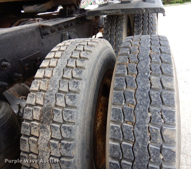 image for item MF9617 1998 Peterbilt 379  semi truck