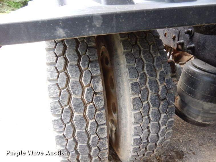 image for item MF9617 1998 Peterbilt 379  semi truck