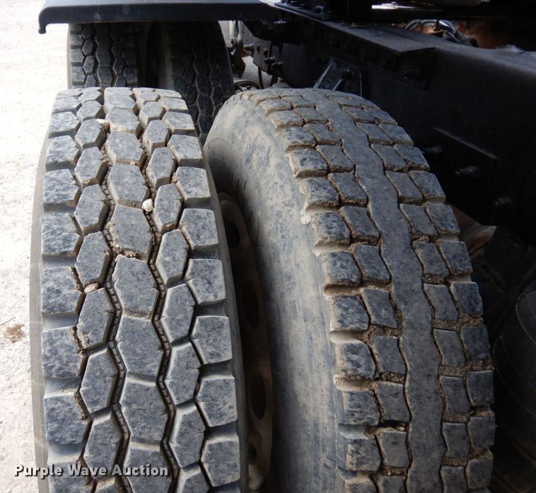 image for item MF9617 1998 Peterbilt 379  semi truck