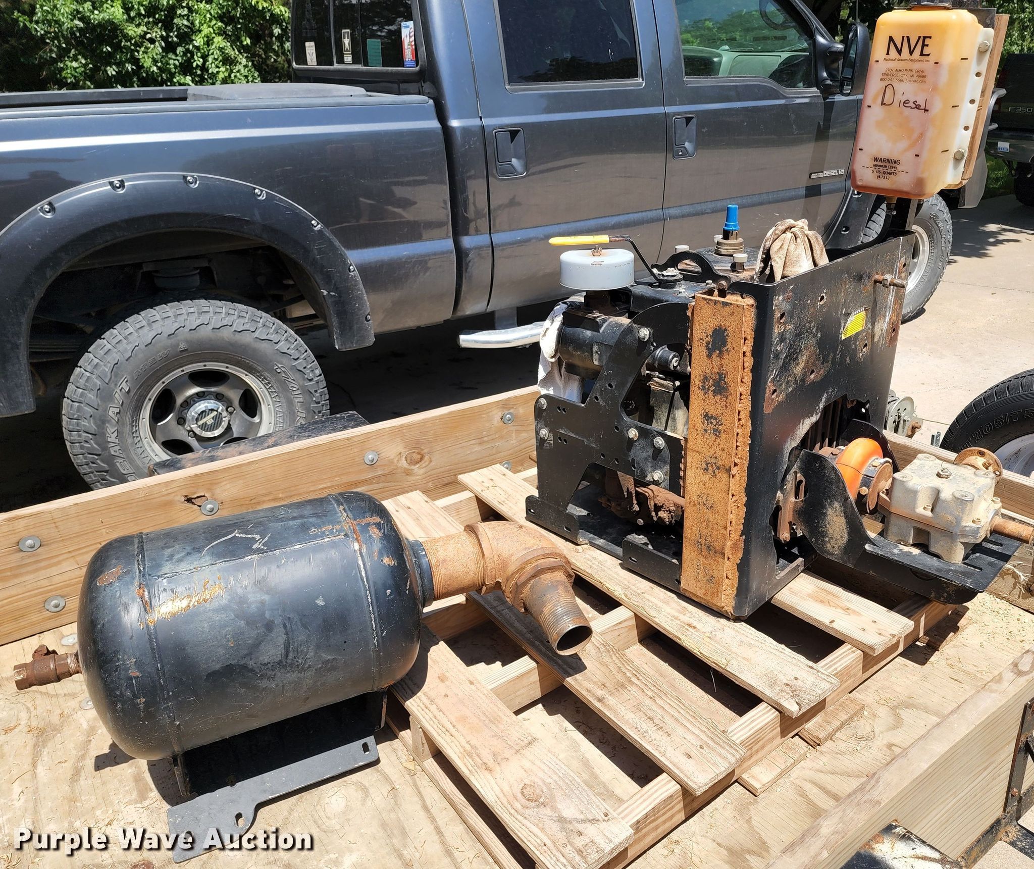 NVE Challenger 887 vacuum pump in Hays, KS Item KC9465 sold Purple Wave