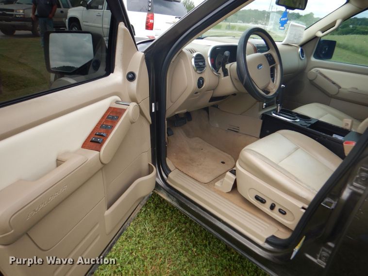 image for item DJ3832 2008 Ford Explorer Eddie Bauer  SUV