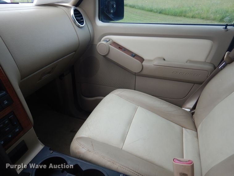 image for item DJ3832 2008 Ford Explorer Eddie Bauer  SUV