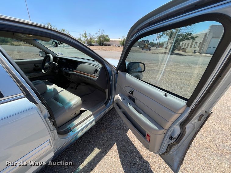 image for item DJ5185 2007 Ford Crown Victoria