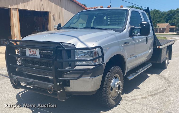 image for item DM4168 2005 Ford F350 Super Duty  SuperCab flatbed pickup truck