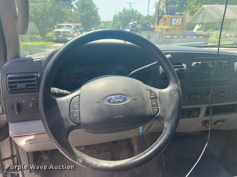 image for item DM4168 2005 Ford F350 Super Duty  SuperCab flatbed pickup truck