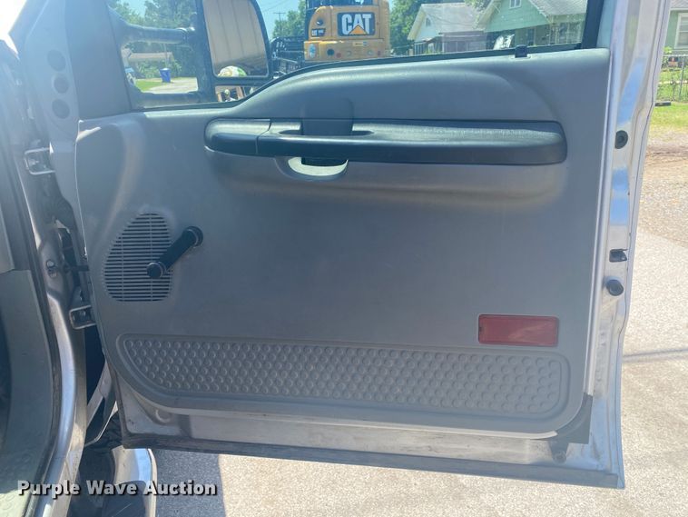 image for item DM4168 2005 Ford F350 Super Duty  SuperCab flatbed pickup truck