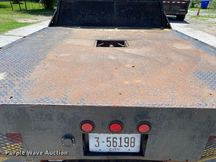 image for item DM4168 2005 Ford F350 Super Duty  SuperCab flatbed pickup truck