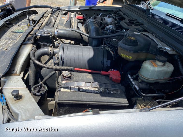 image for item DM4168 2005 Ford F350 Super Duty  SuperCab flatbed pickup truck