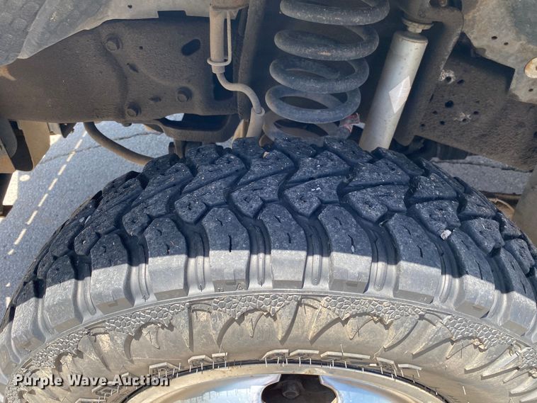 image for item DM4168 2005 Ford F350 Super Duty  SuperCab flatbed pickup truck