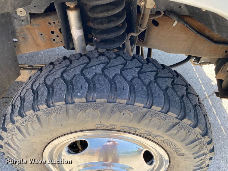 image for item DM4168 2005 Ford F350 Super Duty  SuperCab flatbed pickup truck