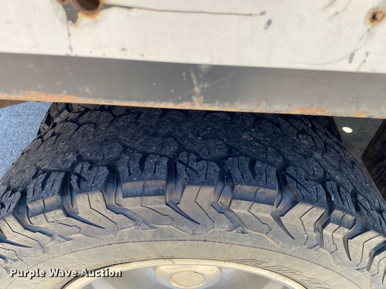 image for item DM4168 2005 Ford F350 Super Duty  SuperCab flatbed pickup truck