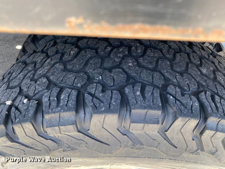 image for item DM4168 2005 Ford F350 Super Duty  SuperCab flatbed pickup truck