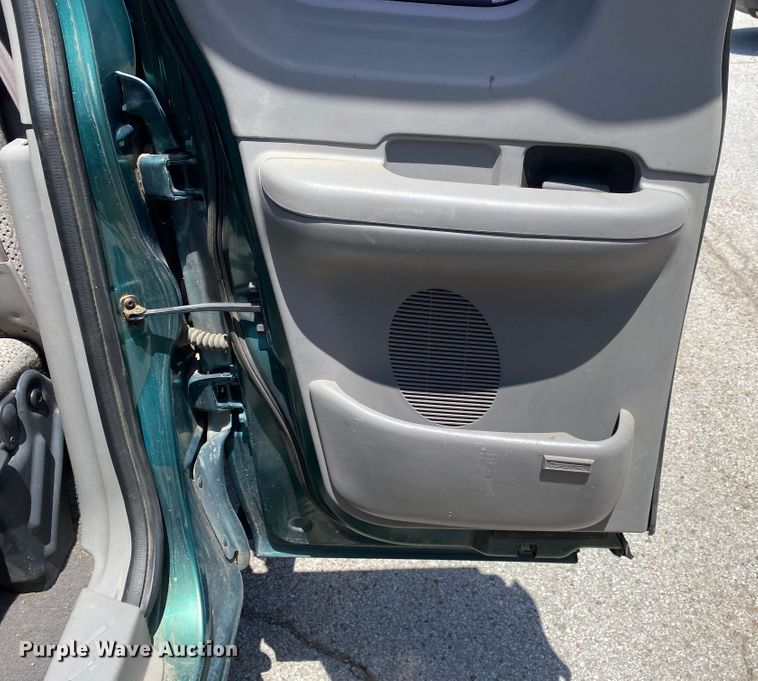 image for item DM4169 2000 Ford F150  SuperCab pickup truck