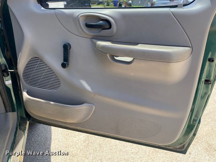 image for item DM4169 2000 Ford F150  SuperCab pickup truck