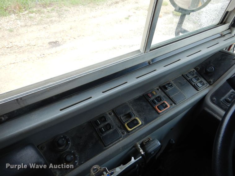 image for item DN0378 2009 Blue Bird All American FE  school bus