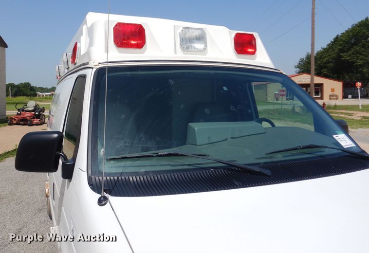 image for item DN0401 1998 Ford E250  ambulance