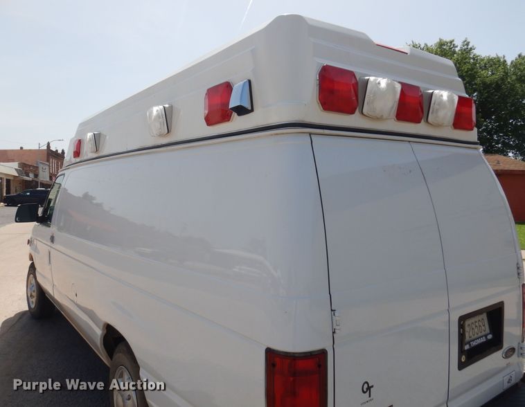 image for item DN0401 1998 Ford E250  ambulance