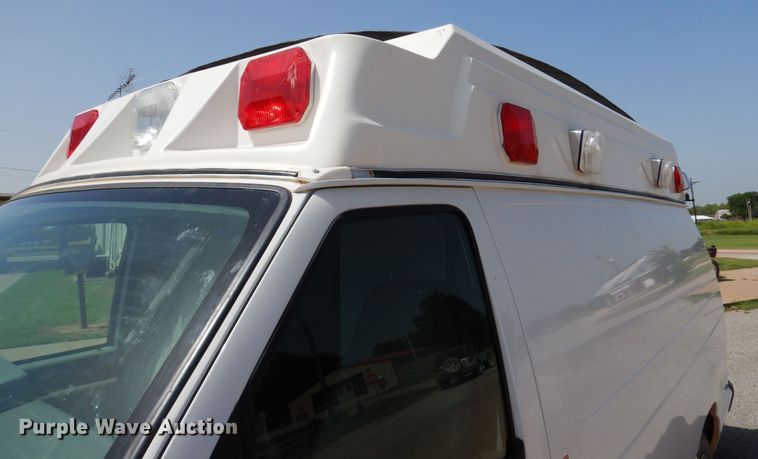 image for item DN0401 1998 Ford E250  ambulance