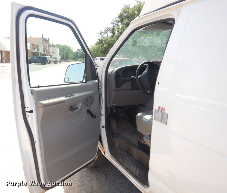 image for item DN0401 1998 Ford E250  ambulance