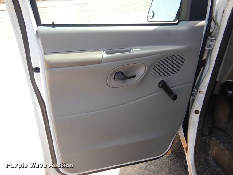 image for item DN0401 1998 Ford E250  ambulance