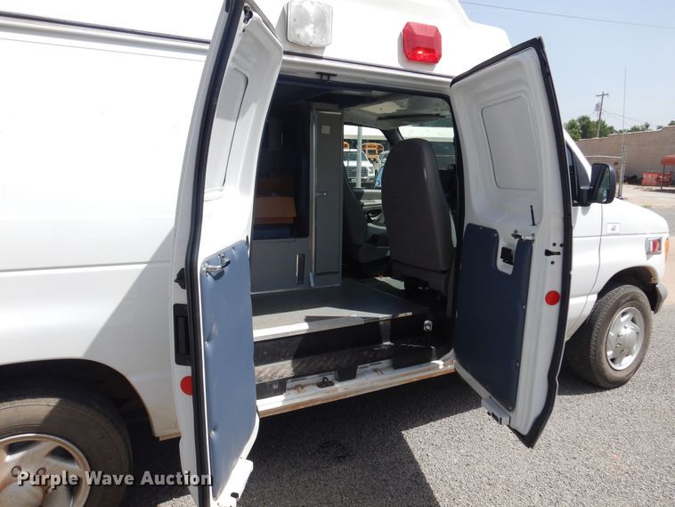 image for item DN0401 1998 Ford E250  ambulance