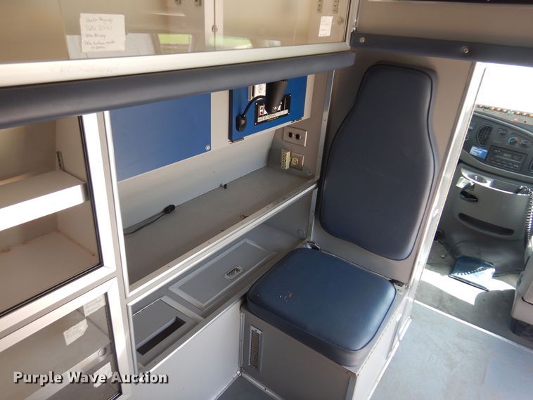 image for item DN0401 1998 Ford E250  ambulance