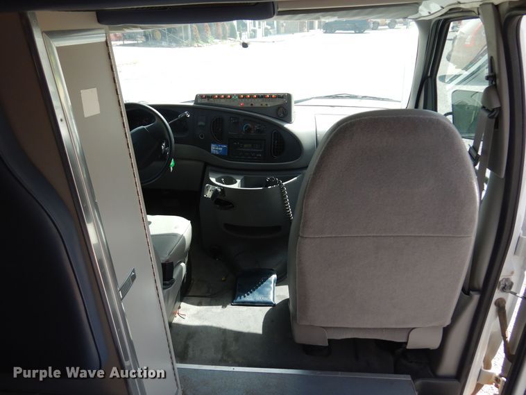 image for item DN0401 1998 Ford E250  ambulance