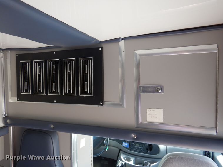 image for item DN0401 1998 Ford E250  ambulance