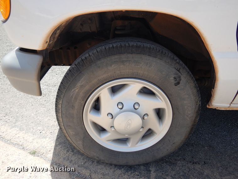 image for item DN0401 1998 Ford E250  ambulance