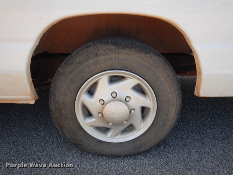 image for item DN0401 1998 Ford E250  ambulance